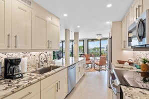 Private kitchen - FABULOUS BOCA RATON INTRACOASTAL CONDO  (Boca Raton)