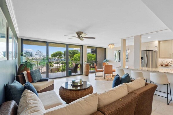 Living area - FABULOUS BOCA RATON INTRACOASTAL CONDO  (Boca Raton)