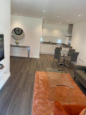 Interior - Inviting 4-Bed Apartment in Dartford (Dartford)