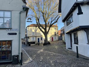 Exterior - Beautiful apartment in the Cathedral grounds (Norwich)