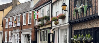 Beautiful apartment in the Cathedral grounds