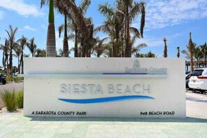 A sign for Siesta Beach, indicating it is a Sarasota County Park located at 948 Beach Road. - Siesta Key Village • Pool • Walk to Beach • Pets (Sarasota)