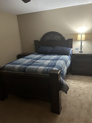 1 slaapkamer, een strijkplank/strijkijzer, wifi, beddengoed