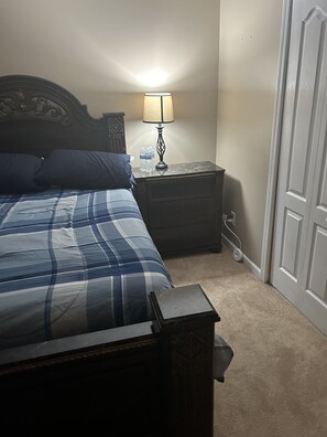 1 slaapkamer, een strijkplank/strijkijzer, wifi, beddengoed