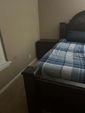 1 slaapkamer, een strijkplank/strijkijzer, wifi, beddengoed