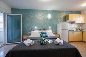 1 bedroom, free WiFi, bed sheets