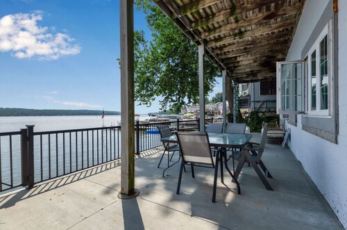 Lakefront Condo-Apartment D