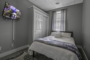 2 多间卧室、免费 WiFi、床单