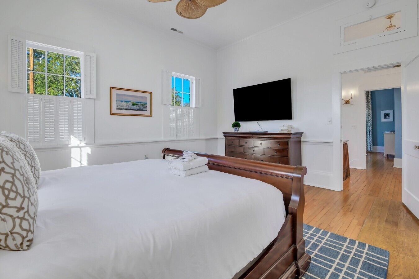 3 bedrooms, desk, iron/ironing board, travel crib