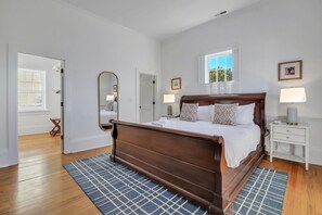3 bedrooms, desk, iron/ironing board, travel cot - Newly Renovated 3 Bed/2.5 Bath 15 mins to MCRD (Beaufort)