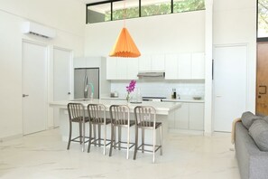 Fridge, microwave, oven, stovetop - Luxury Villa with High-Speed Wi-Fi, Salt Water Pool, Fire Pit & Roof Terrace!!  (Tamarindo)