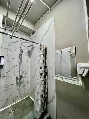 Bathroom - FRIENDS HOSTEL (Tashkent)