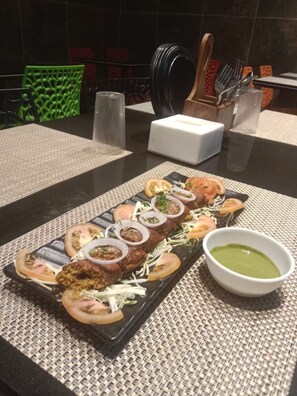 Restaurant - Hotel Garuda Executive (Latur)