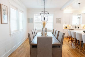Dining - Luxury 30A Beach House: Pool, Game Room, Bikes & free shuttle to the Beach! (Santa Rosa Beach)