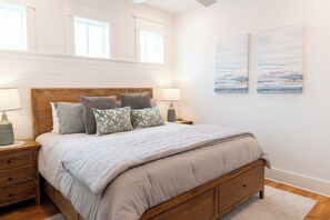 4 soverom, strykejern/-brett, reiseseng for barn og wi-fi (inkludert)