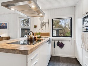Fridge, microwave, dishwasher, cookware/dishes/utensils