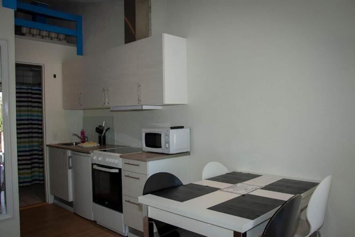 Family Apartment, 1 Bedroom | 1 bilik tidur, dilengkapkan perabot secara berasingan, Wi-fi percuma