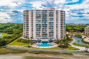 Exterior - Ocean Creek Snowbird-friendly oceanfront condo with balcony, pools, tennis & gym (Myrtle Beach)