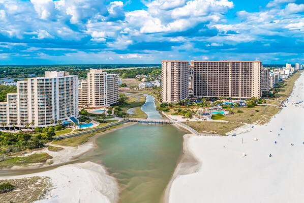 On the beach - Ocean Creek Snowbird-friendly oceanfront condo with balcony, pools, tennis & gym (Myrtle Beach)