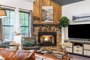 TV, peis og kontorer