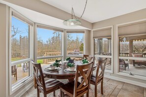 Dining - Gorgeous Creek Side Ranch-Style Estate With Dock (Queenstown)