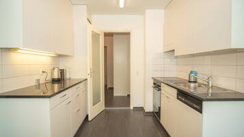 Réfrigérateur, four, plaque de cuisson, lave-vaisselle