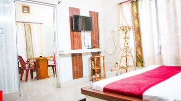 Deluxe Double or Twin Room | Pillow-top beds, desk, laptop workspace, free WiFi