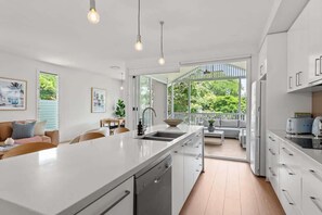 Fridge, microwave, dishwasher, cookware/dishes/utensils