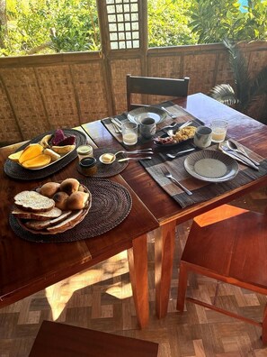 Free daily continental breakfast  - The Lazy Tiki (Buenavista)