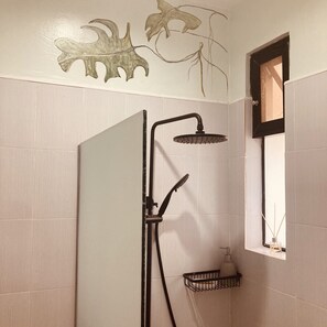 Bathroom - The Lazy Tiki (Buenavista)