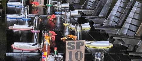 Tempat makan luar
