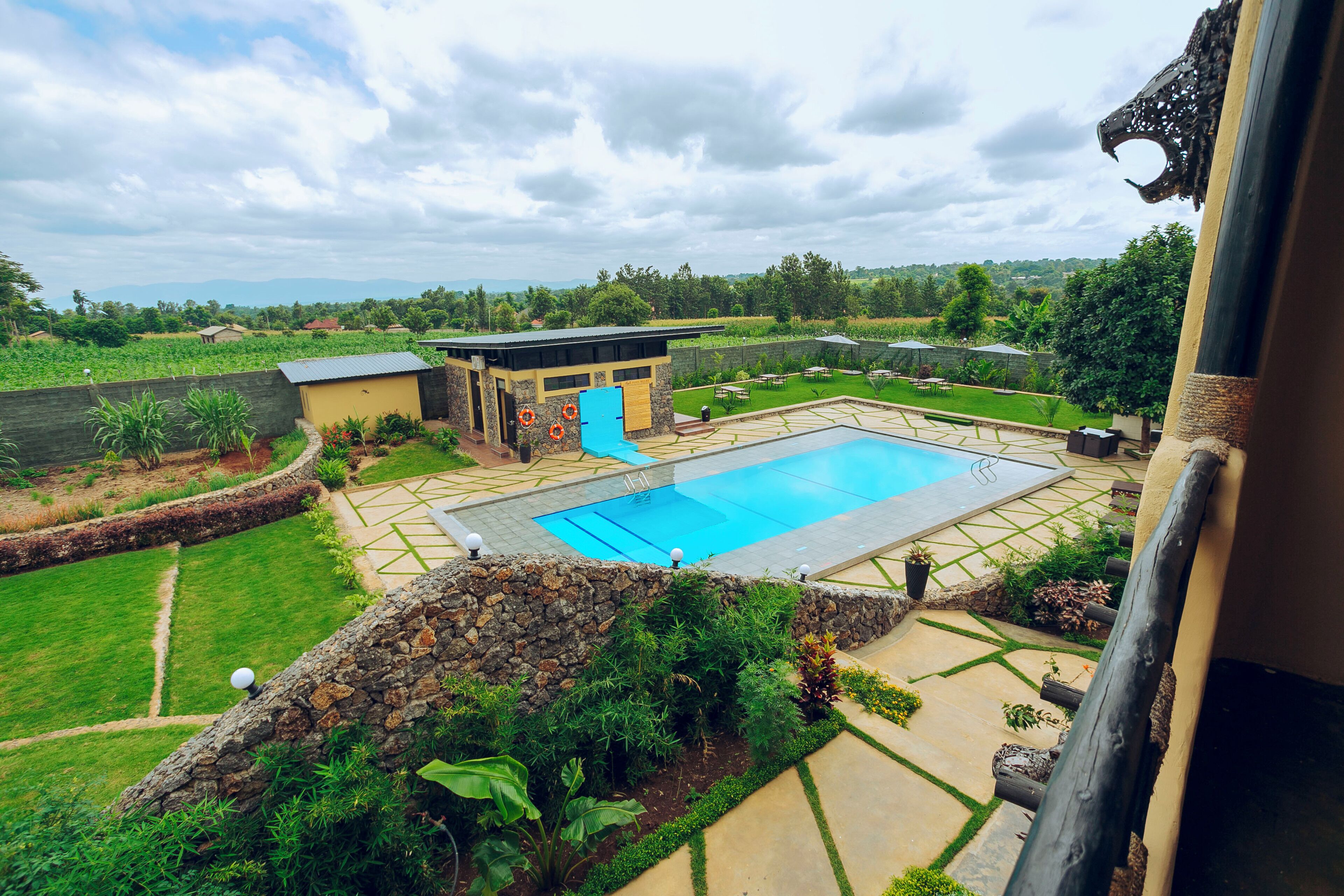 Memory-foam beds, in-room safe, desk, laptop workspace