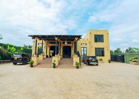 Fachada de la propiedad