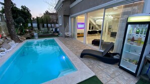 13 outdoor pools