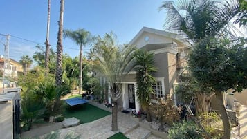 Bagian depan properti