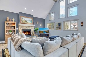 TV, lareira, escritórios