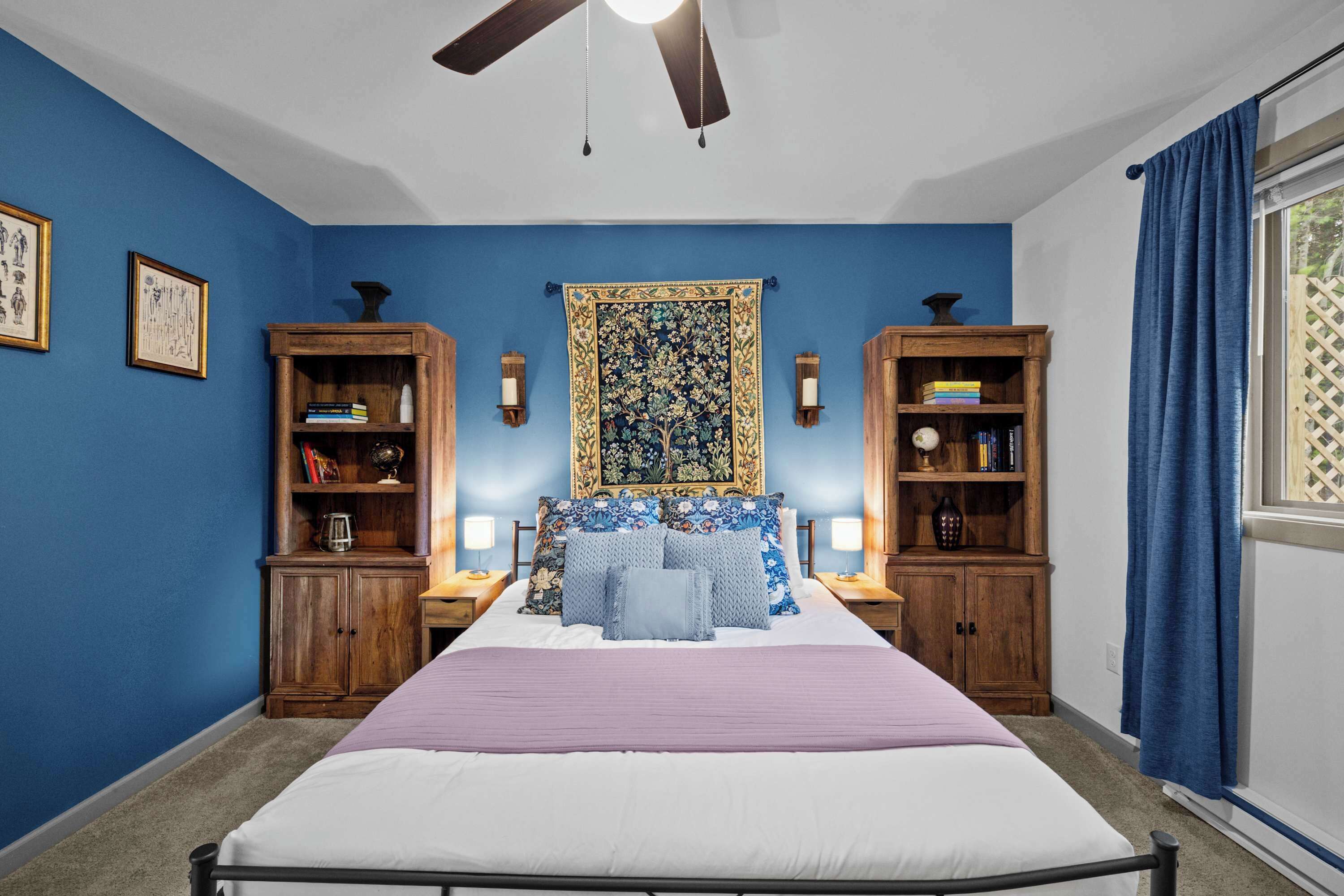 3 bedrooms, desk, WiFi, bed sheets