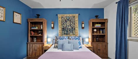 3 bedrooms, desk, WiFi, bed sheets