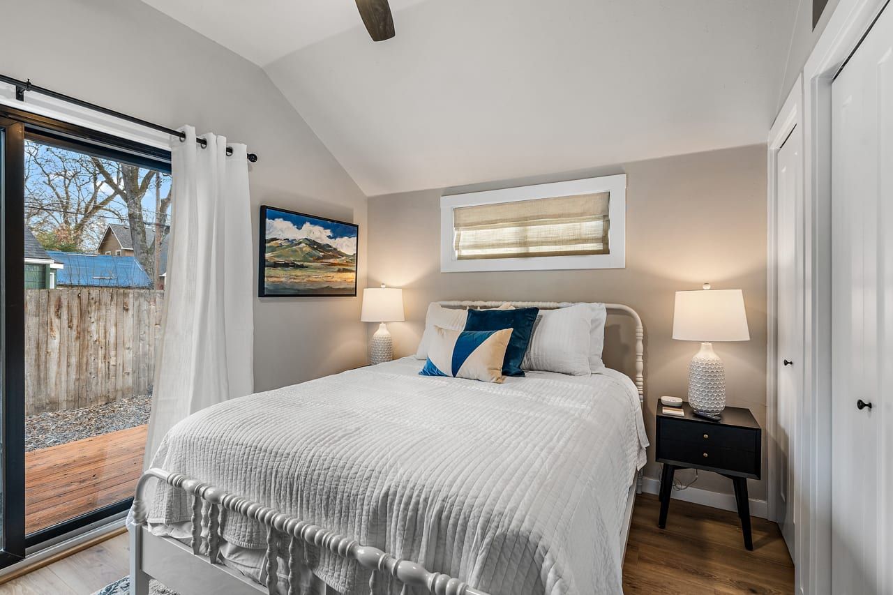 2 bedrooms, desk, iron/ironing board, WiFi