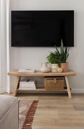 Studio | Living area - Flea Market Charm Studio by Sea N' Rent (Tel Aviv)