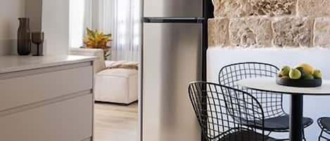 Studio | Private kitchen | Fridge, microwave, oven, coffee/tea maker