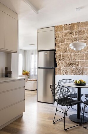 スタジオ | 専用キッチン | 冷蔵庫、電子レンジ、オーブン、コーヒー / ティーメーカー