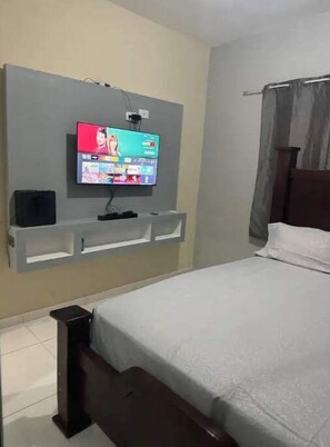 3 室のベッドルーム、アイロン / アイロン台、WiFi、ベッドシーツ