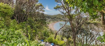 Prime Waterfront Studio in Opito Bay -
One of the Bay's Best Spots