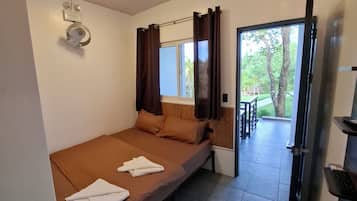 غرفة ديلوكس مزدوجة - سرير كبير - لغير المدخنين | ملاءات للفراش لا تسبب الحساسية وميني بار وواي فاي مجانًا وملاءات أسرّة