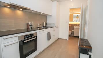 Fridge, oven, stovetop, dishwasher