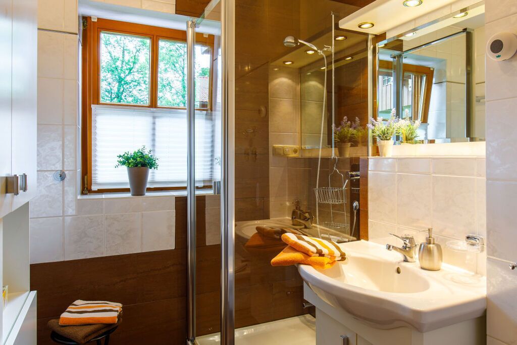 Een douche, een haardroger, handdoeken