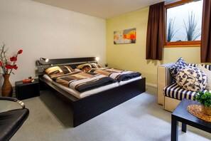 2 bedrooms, iron/ironing board