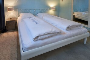 2 Schlafzimmer, Bügeleisen/Bügelbrett