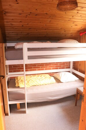 3 bedrooms, iron/ironing board, free WiFi